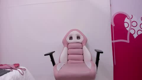 Snapshot of angelstonne_ chatting on 02-26-25, 04:03 Angel online show from 02-26-25, 04:03