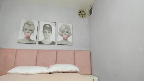 Snapshot of angelstonne_ chatting on 03-06-25, 09:58 Angel online show from 03-06-25, 09:58