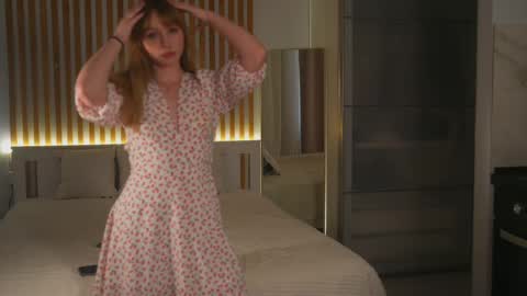 Luna online show from 04-24-26, 03:58