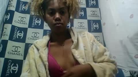 Snapshot of angeltta69 chatting on 07-12-26, 09:17 angeltta69 online show from 07-12-26, 09:17