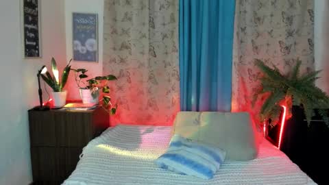 Snapshot of angelwhitte chatting on 11-21-25, 11:25 angelwhitte online show from 11-21-25, 11:25