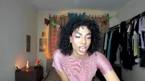 Snapshot of angelwhitte chatting on 06-18-26, 02:45 angelwhitte online show from 06-18-26, 02:45