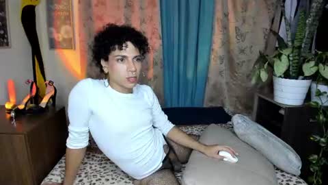Snapshot of angelwhitte chatting on 06-26-26, 04:28 angelwhitte online show from 06-26-26, 04:28