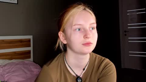 Snapshot of angelwise chatting on 07-10-26, 03:11 angelwise online show from 07-10-26, 03:11