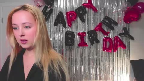 Snapshot of angelxloe chatting on 02-10-26, 07:07 Im Chloe i do FLASH BOOBS for new fan club online show from 02-10-26, 07:07