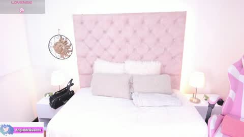 Snapshot of angie_mcqueen chatting on 10-13-25, 05:24 angie online show from 10-13-25, 05:24