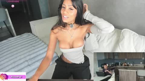 Snapshot of angie_mcqueen chatting on 11-19-25, 04:29 angie online show from 11-19-25, 04:29