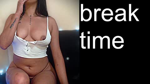 Snapshot of angielee01 chatting on 02-24-25, 02:37 Angie y Andres online show from 02-24-25, 02:37