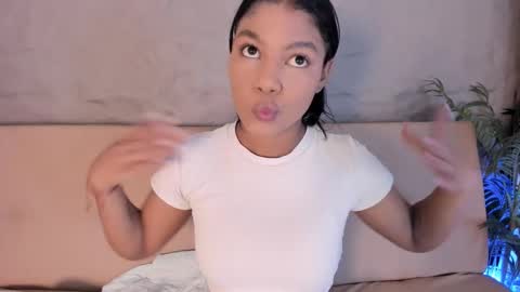 Snapshot of angy_avila chatting on 11-17-25, 11:49 angy_avila online show from 11-17-25, 11:49