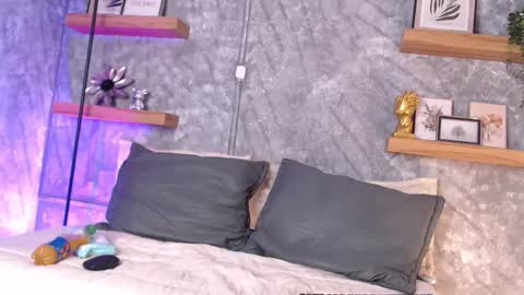     online show from 11-21-25, 07:12