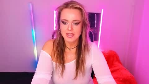 Snapshot of anielafox chatting on 09-16-25, 07:31 Aniela online show from 09-16-25, 07:31