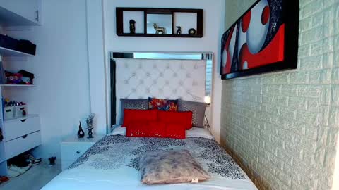 laura  online show from 10-18-25, 12:13