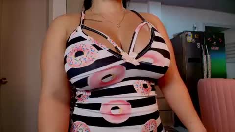 Snapshot of anielli69 chatting on 06-27-26, 11:32 laura online show from 06-27-26, 11:32
