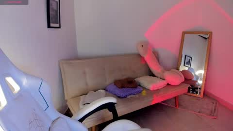 Snapshot of aniie_pink18 chatting on 06-07-26, 12:04 Maria online show from 06-07-26, 12:04
