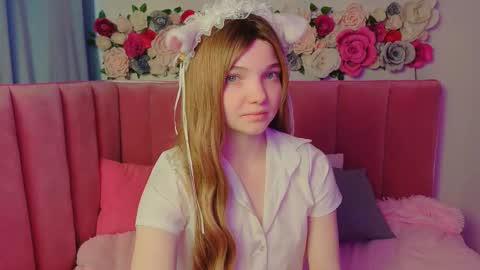 Snapshot of animealica chatting on 11-05-25, 02:33 Alica online show from 11-05-25, 02:33