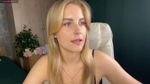 Snapshot of anita_blairr chatting on 06-15-26, 12:02 Anita online show from 06-15-26, 12:02