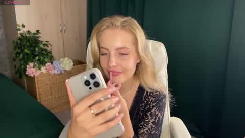 Snapshot of anita_blairr chatting on 07-20-26, 01:42 Anita online show from 07-20-26, 01:42