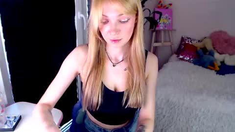Snapshot of anita_moon_ chatting on 05-23-26, 01:15 anita_moon_ online show from 05-23-26, 01:15