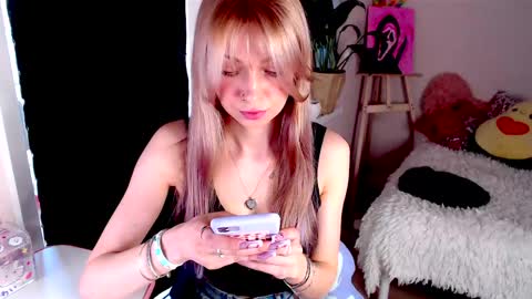 Snapshot of anita_moon_ chatting on 05-25-26, 09:04 anita_moon_ online show from 05-25-26, 09:04