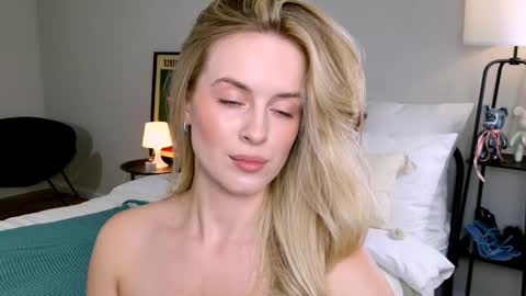 Snapshot of anitafischer chatting on 10-03-25, 12:02 Anita online show from 10-03-25, 12:02