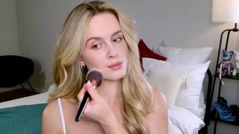 Snapshot of anitafischer chatting on 10-12-25, 01:21 Anita online show from 10-12-25, 01:21