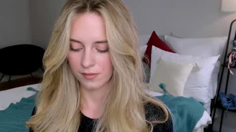 Snapshot of anitafischer chatting on 11-18-25, 02:54 Anita online show from 11-18-25, 02:54