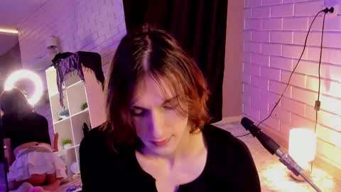 Angel online show from 11-26-25, 06:42