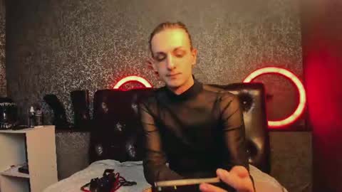 Snapshot of anjella_botton chatting on 06-21-26, 06:32 Angel online show from 06-21-26, 06:32