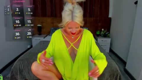 Snapshot of ann_curt chatting on 05-14-26, 08:43 Luna Lady online show from 05-14-26, 08:43