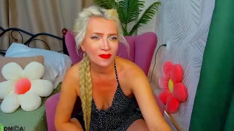 Snapshot of ann_curt chatting on 06-02-26, 08:38 Luna Lady online show from 06-02-26, 08:38
