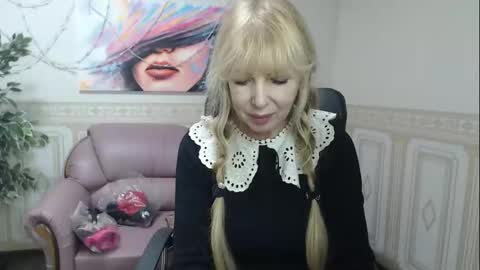 Anna Ditrih online show from 12-17-24, 01:05