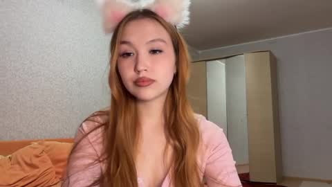 Snapshot of anna_raspberry chatting on 04-12-26, 05:18 Anne online show from 04-12-26, 05:18