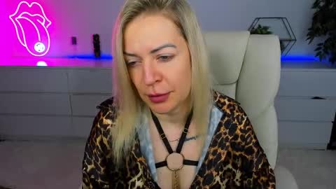 anna_snow9 online show from 10-03-25, 05:48