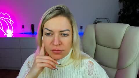 anna_snow9 online show from 10-22-25, 06:02