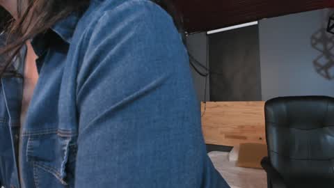 Snapshot of annaa_rose chatting on 01-12-25, 03:28 Anna online show from 01-12-25, 03:28