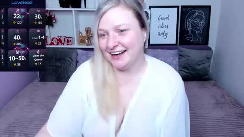 Snapshot of annacherri chatting on 10-14-25, 03:07 AnnaCherri online show from 10-14-25, 03:07