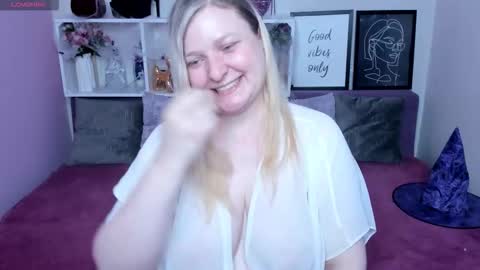Snapshot of annacherri chatting on 10-31-25, 03:07 AnnaCherri online show from 10-31-25, 03:07