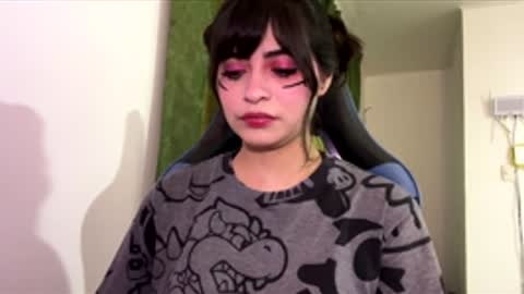 Snapshot of annacrow chatting on 11-27-25, 04:53 Anna online show from 11-27-25, 04:53