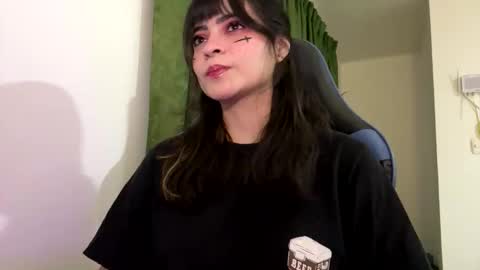 Snapshot of annacrow chatting on 12-05-25, 01:25 Anna online show from 12-05-25, 01:25