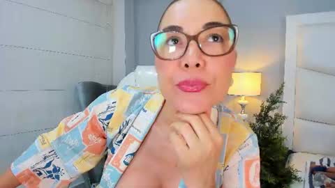 Snapshot of annajaimes chatting on 07-14-26, 02:05 Annalu online show from 07-14-26, 02:05
