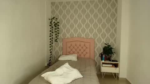 Snapshot of annalise_goerts chatting on 12-19-25, 01:29 annalise goerts online show from 12-19-25, 01:29