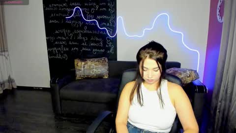 Snapshot of annamadisons chatting on 11-16-25, 12:55 Anna online show from 11-16-25, 12:55