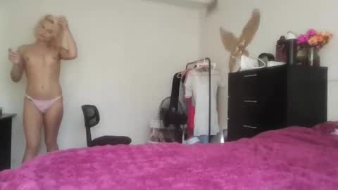 Snapshot of annamarrie777 chatting on 11-15-25, 07:32 AnnaMarrie online show from 11-15-25, 07:32