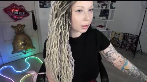 Anna online show from 05-14-26, 01:23
