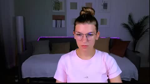 Snapshot of annathorne chatting on 06-24-26, 04:33 Im Anna online show from 06-24-26, 04:33