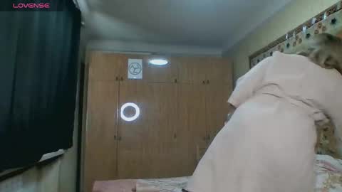 Snapshot of annaxlovers chatting on 09-14-25, 10:47 AnnaXLovers online show from 09-14-25, 10:47