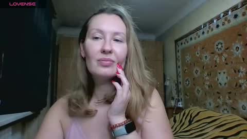 Snapshot of annaxlovers chatting on 11-06-25, 02:40 AnnaXLovers online show from 11-06-25, 02:40