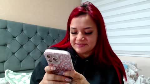 Snapshot of anne_julienne chatting on 01-31-25, 11:24 online show from 01-31-25, 11:24