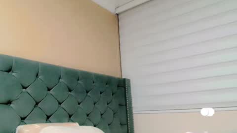 Snapshot of anne_julienne chatting on 02-04-25, 11:38 online show from 02-04-25, 11:38