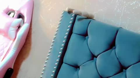 Snapshot of anne_julienne chatting on 10-02-25, 01:12 online show from 10-02-25, 01:12